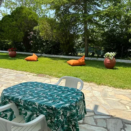 Sophies Olive Haven דירה